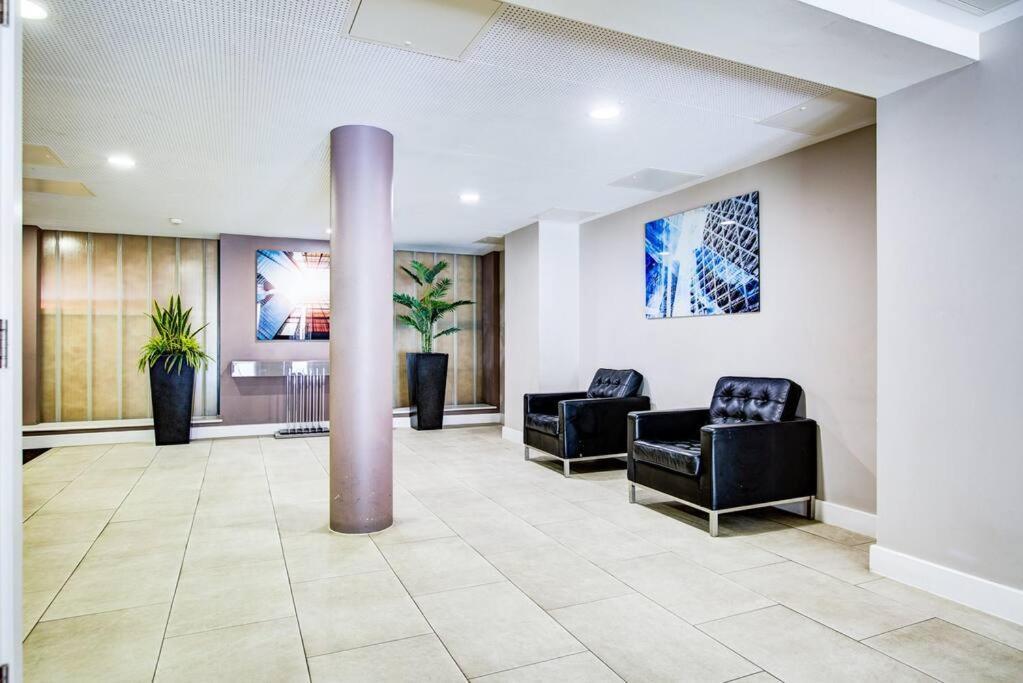 Flat In Greenwich O2 With Parking Londra